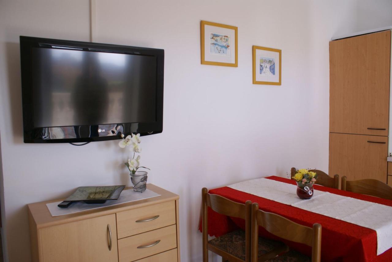 Apartment Nevenka Krk Town Bagian luar foto