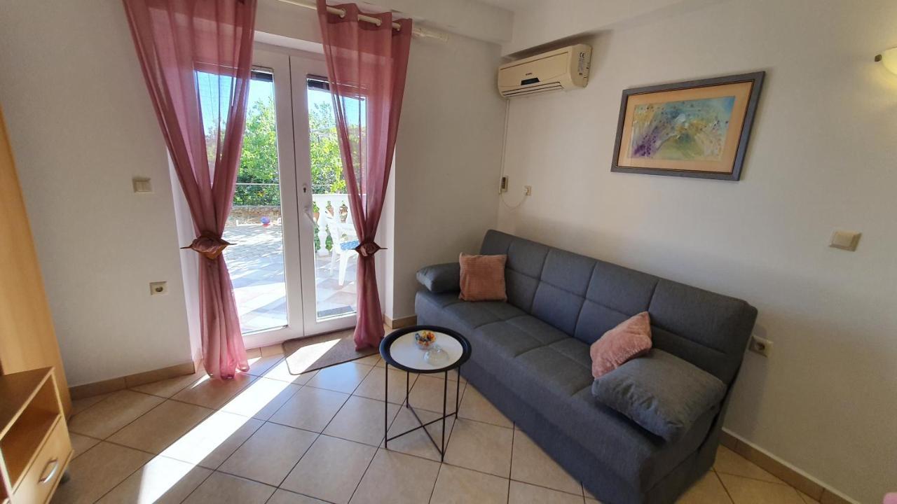 Apartment Nevenka Krk Town Bagian luar foto