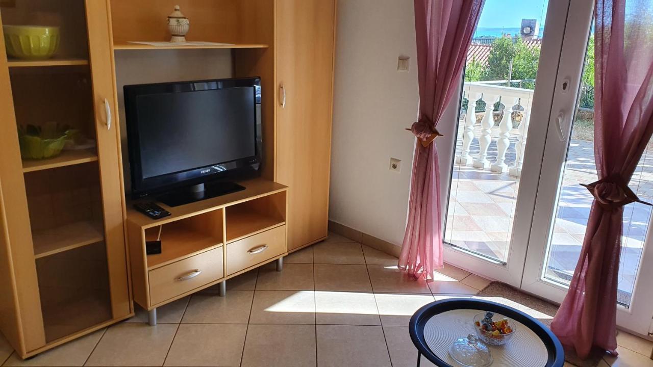Apartment Nevenka Krk Town Bagian luar foto